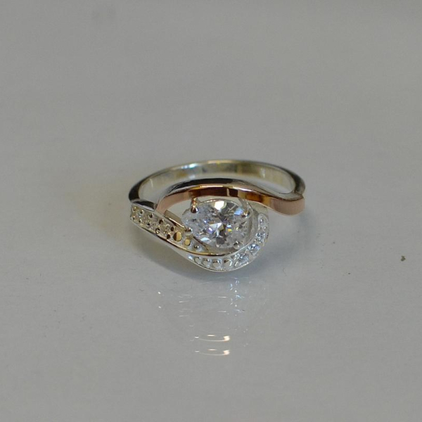 Срібна каблучка з елементами золота