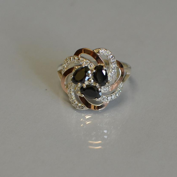 Каблучка із срібла з золотими напайками (пластинами)