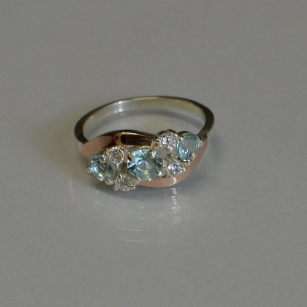 Каблучка срібна з золотими вставками (пластинами)