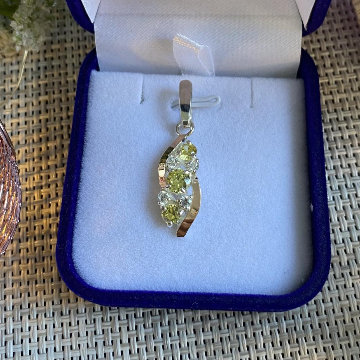 Серебряная подвеска с золотими вставками