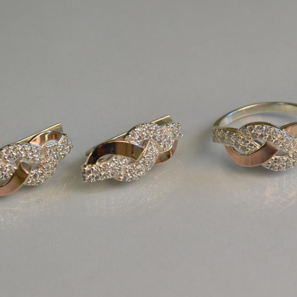 Срібний набір з золотими напайками і фіанітами