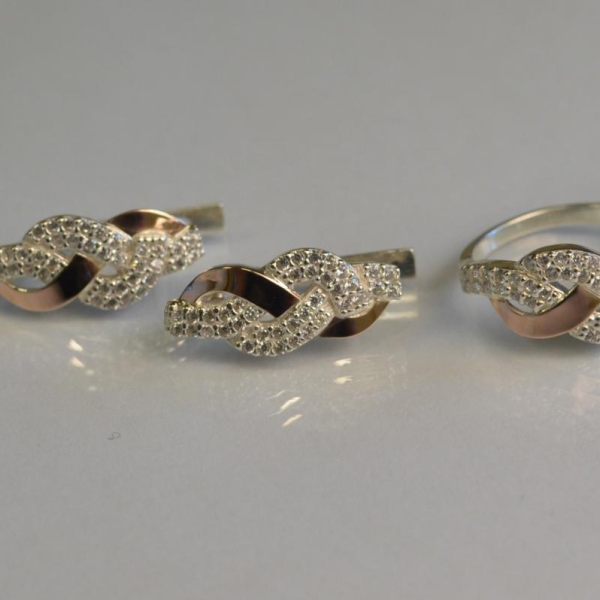 Срібний набір з золотими напайками і фіанітами