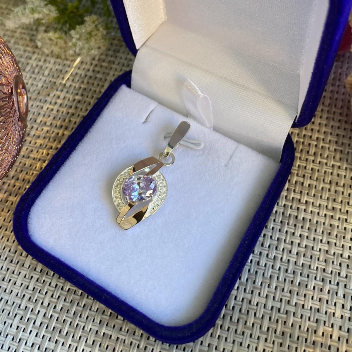 Срібна підвіска з пластинами золота