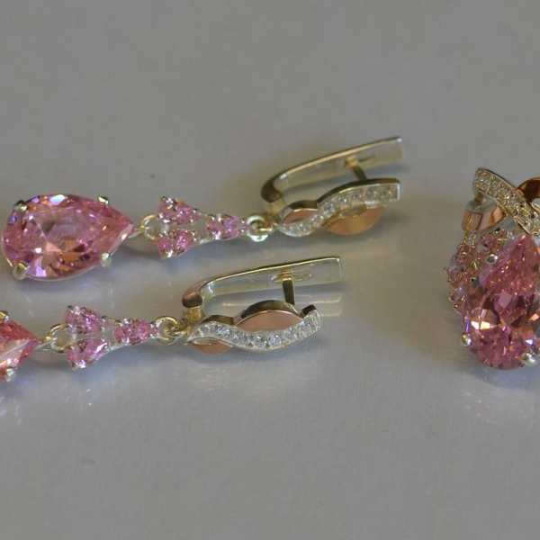 Серебряный набор с золотыми вставками и фианитами