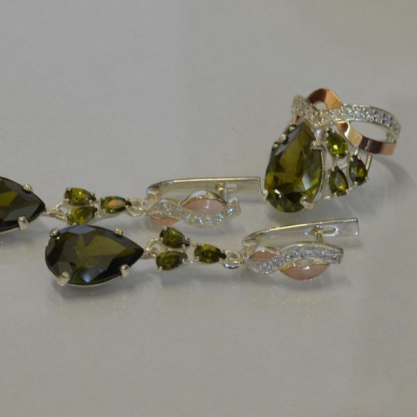 Серебряный набор с золотыми вставками и фианитами