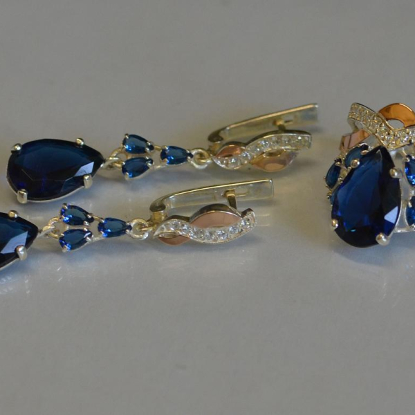 Серебряный набор с золотыми вставками и фианитами