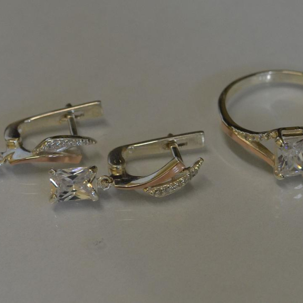 Серебряный комплект с золотыми пластинами и фианитами