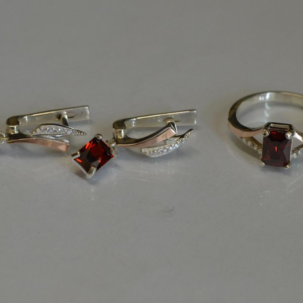 Серебряный комплект с золотыми пластинами и фианитами