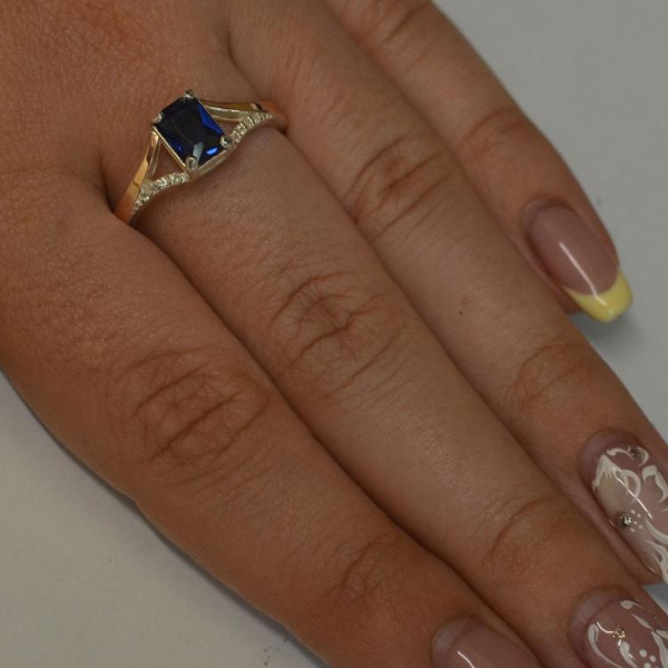 Срібна каблучка з золотими пластинами і фіанітами