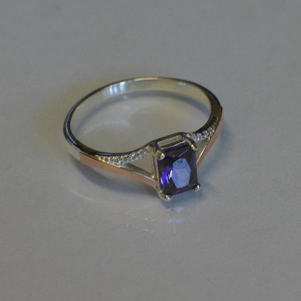 Срібна каблучка з золотими пластинами і фіанітами