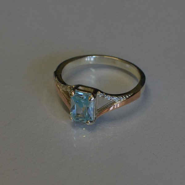 Срібна каблучка з золотими пластинами і фіанітами