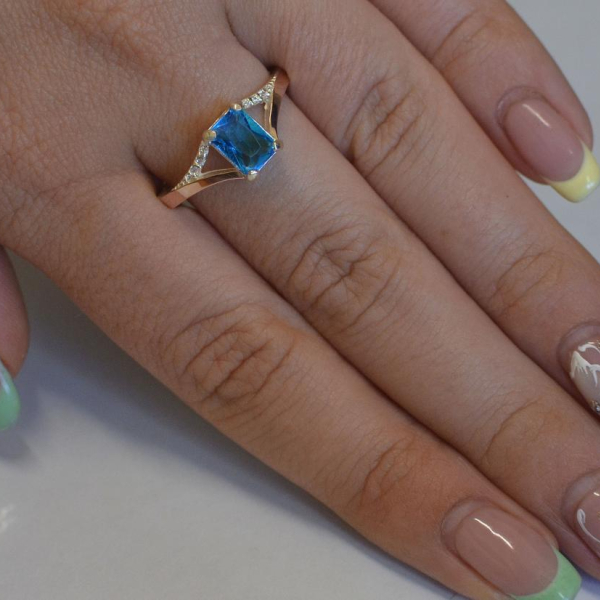 Срібна каблучка з золотими пластинами і фіанітами