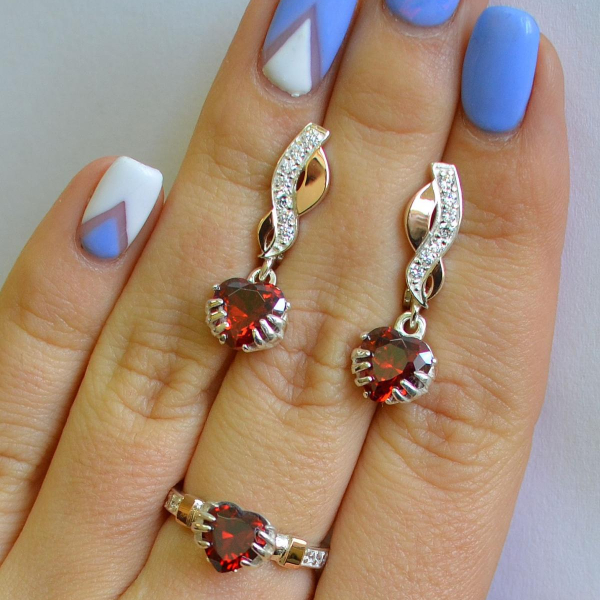 Набір срібний серце в руках