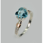 Каблучка Серце в руках