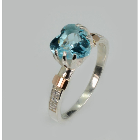 Кольцо Сердце в руках