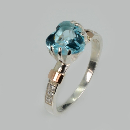 Каблучка Серце в руках