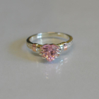 Каблучка Серце в руках