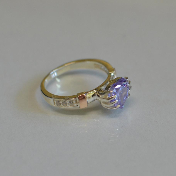 Каблучка Серце в руках