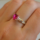 Каблучка Серце в руках