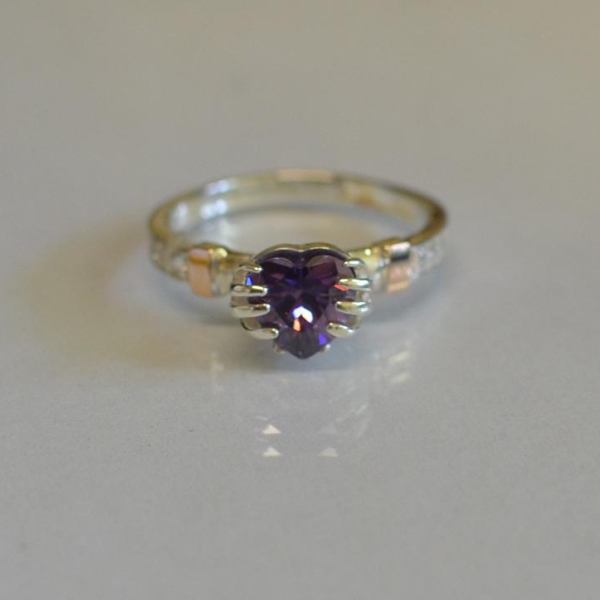 Каблучка Серце в руках