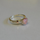 Каблучка Серце в руках