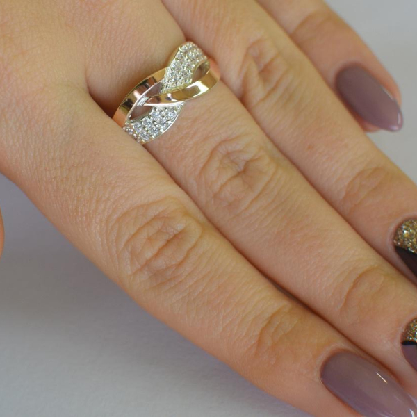 Срібна каблучка з фіанітами