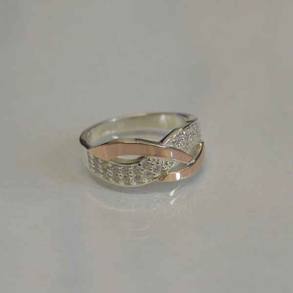 Срібна каблучка з фіанітами