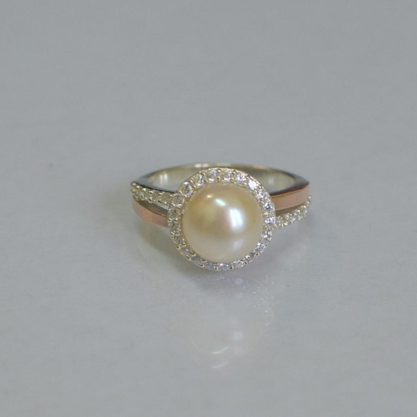 Срібна каблучка з жемчугом