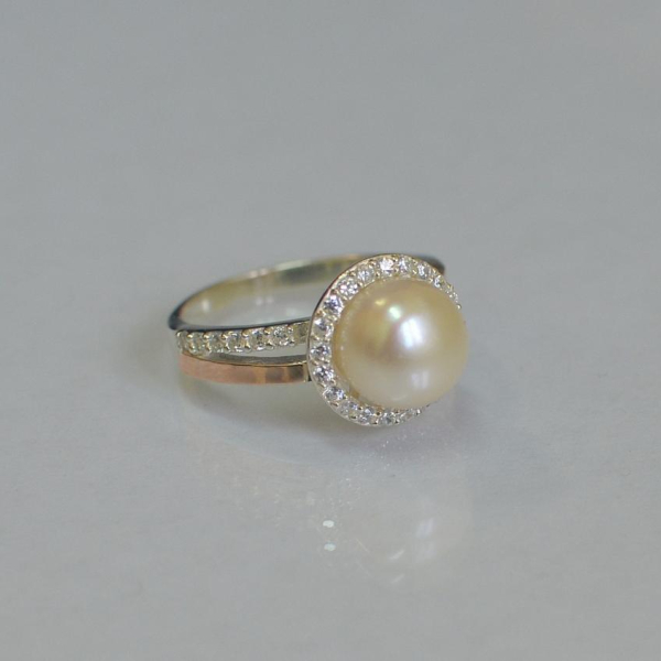 Срібна каблучка з жемчугом