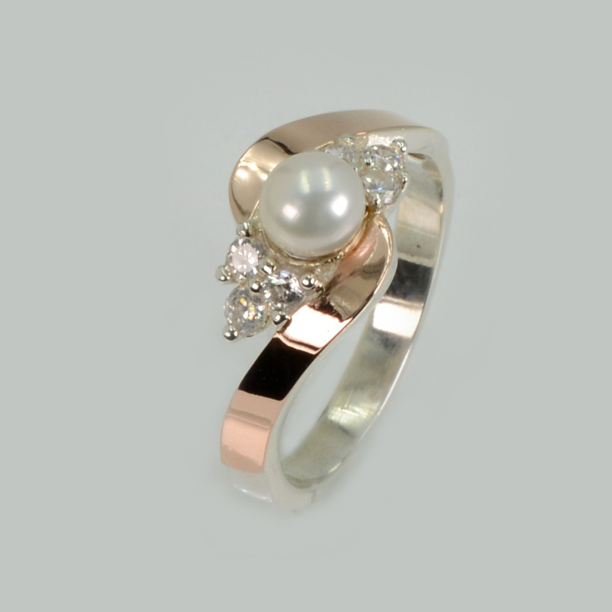 Каблучка срібна з жемчугом