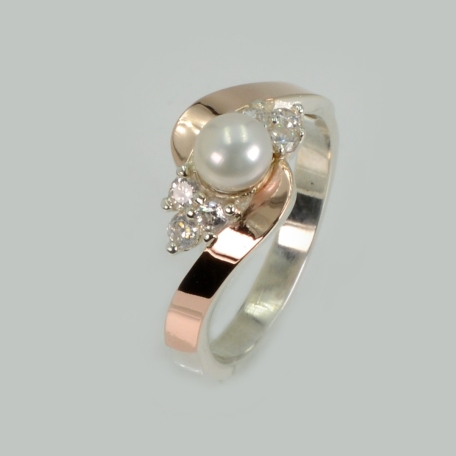 Каблучка срібна з жемчугом