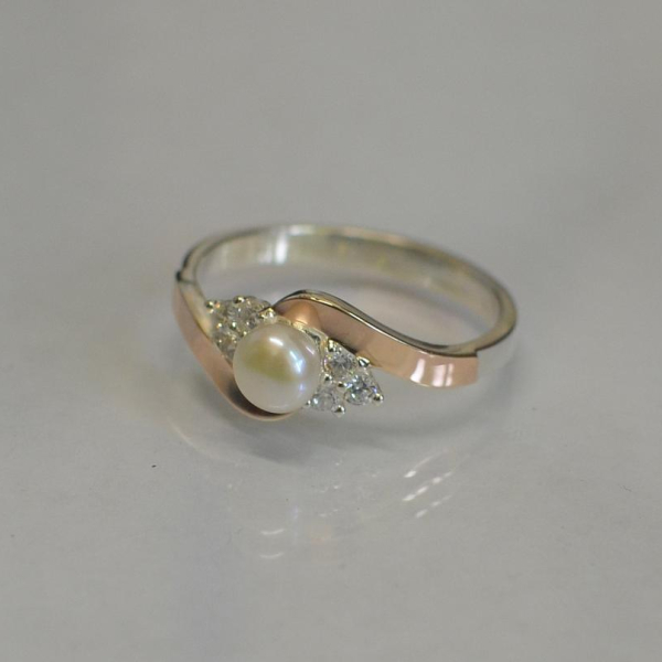 Каблучка срібна з жемчугом