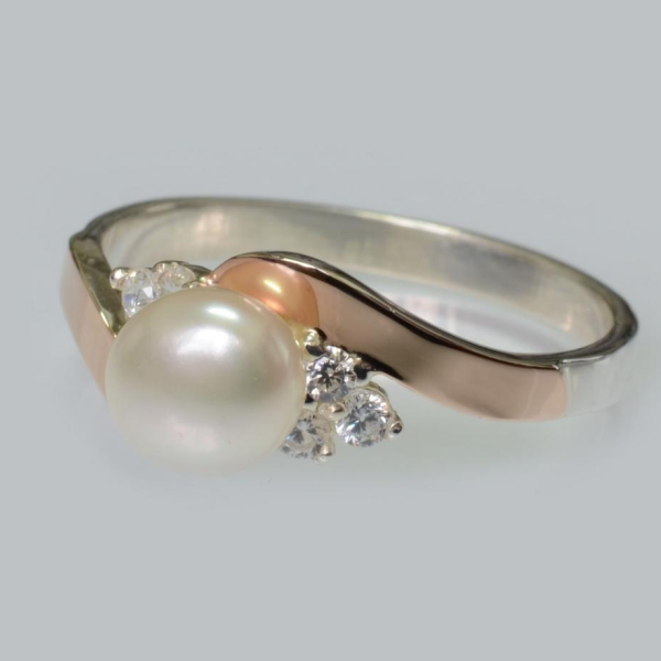 Каблучка срібна з жемчугом