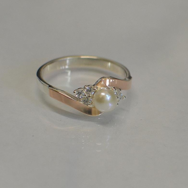 Каблучка срібна з жемчугом