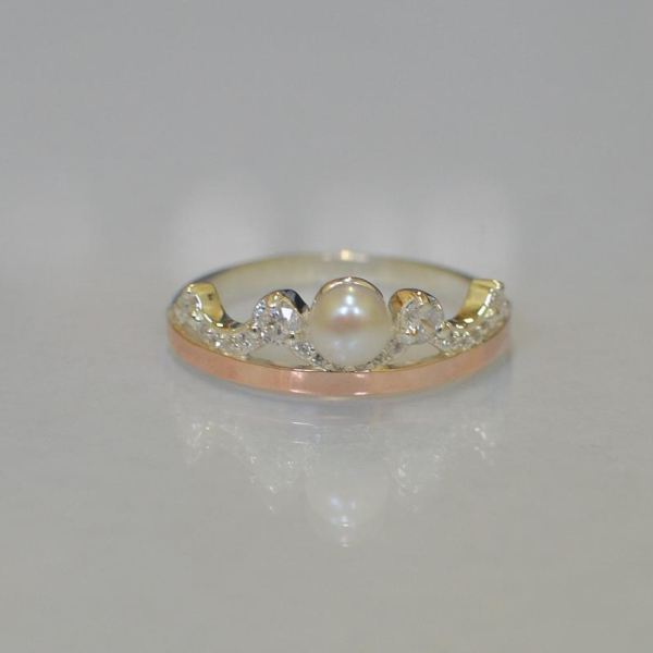 Срібна корона з жемчугом