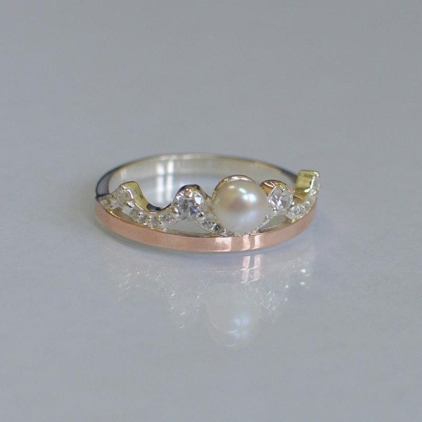 Срібна корона з жемчугом