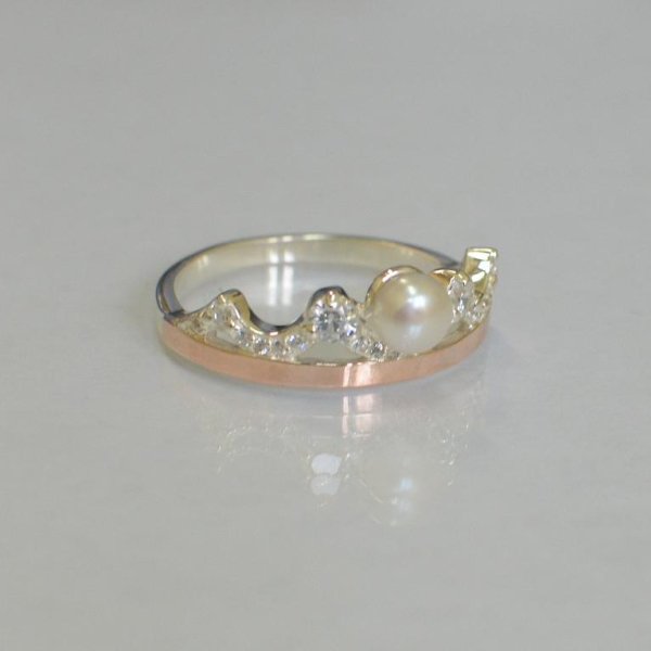 Срібна корона з жемчугом