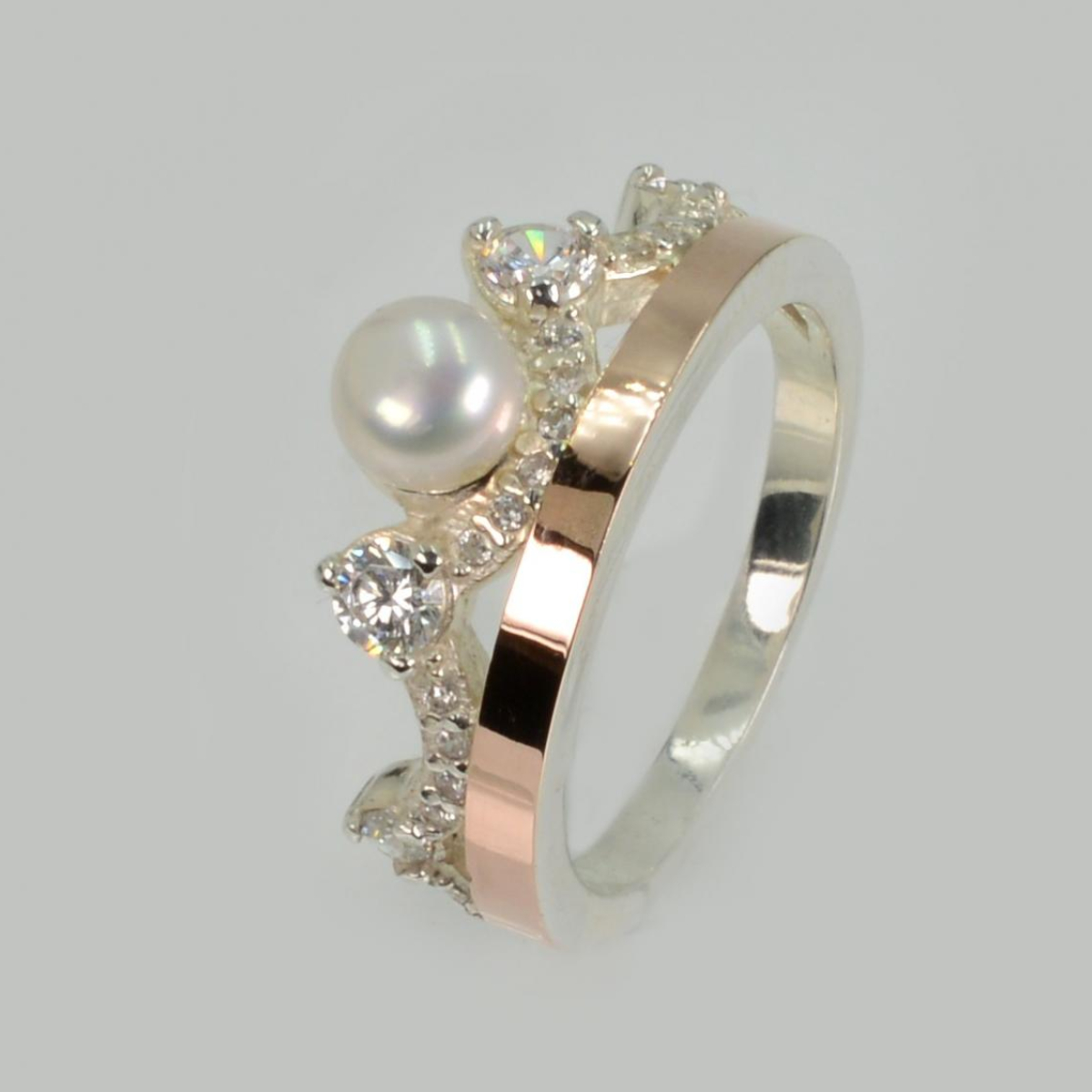 Срібна корона з жемчугом