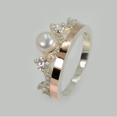 Срібна каблучка з золотими вставками