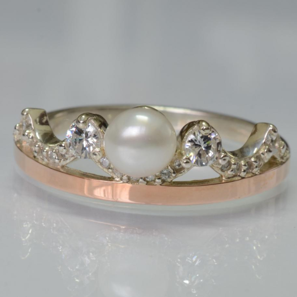 Срібна корона з жемчугом