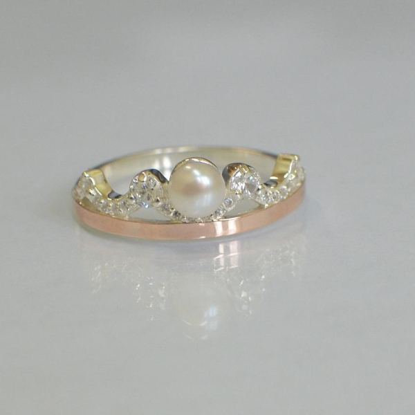 Срібна корона з жемчугом