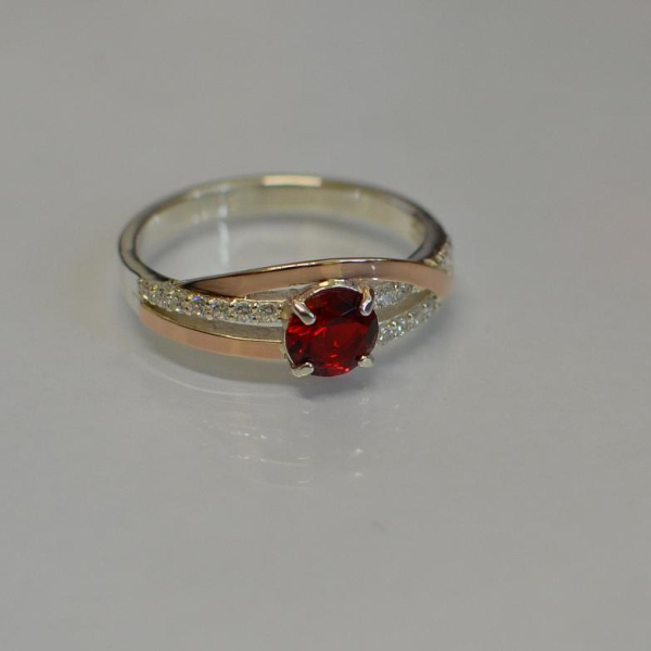 Срібне кільце з золотими вставками