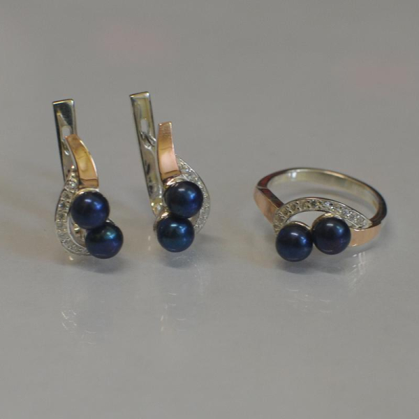 Срібний набір прикрас з перлинами