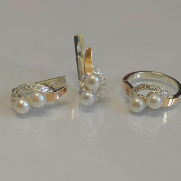 Срібний набір прикрас з перлинами