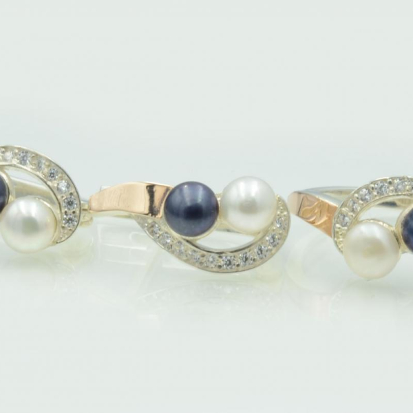 Срібний набір прикрас з перлинами