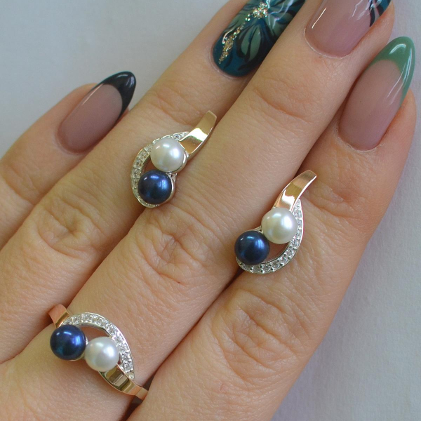 Срібний набір прикрас з перлинами