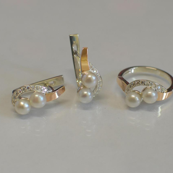 Срібний набір прикрас з перлинами