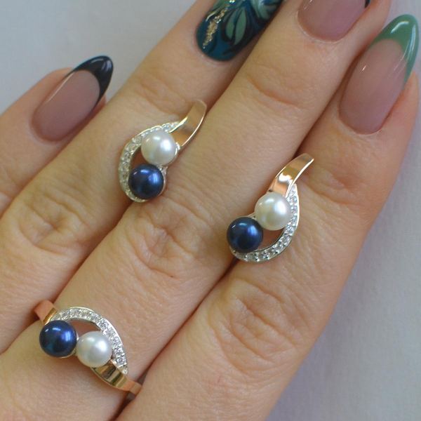 Срібний набір прикрас з перлинами