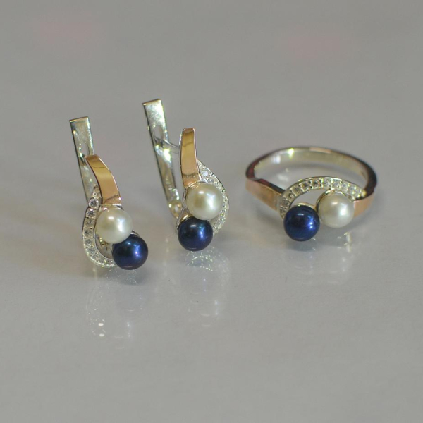 Срібний набір прикрас з перлинами