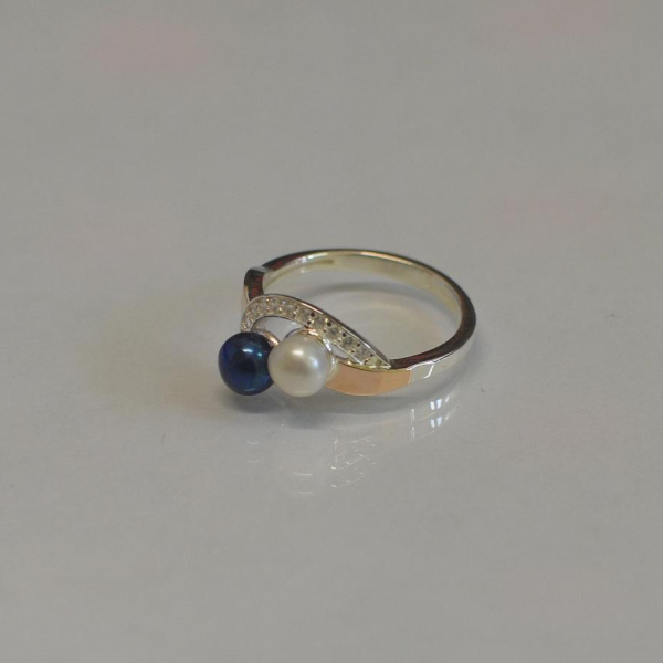 Срібна каблучка з жемчугом